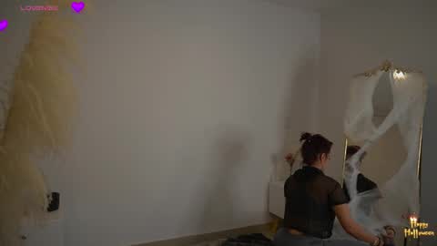 Snapshot of larabaker chatting on 11, 10, 2025 Lara online show from 11, 10, 2025