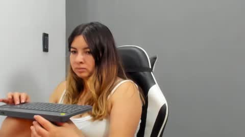 Lara online show from 26, 6, 2026