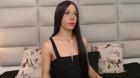 Snapshot of larademon chatting on 10, 3, 2025 lara online show from 10, 3, 2025