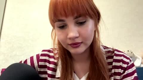 Snapshot of laraesagon chatting on 9, 4, 2026 Lily online show from 9, 4, 2026