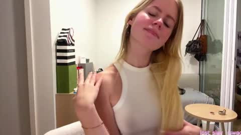 Snapshot of laraineprada chatting on 3, 3, 2026 Stella online show from 3, 3, 2026