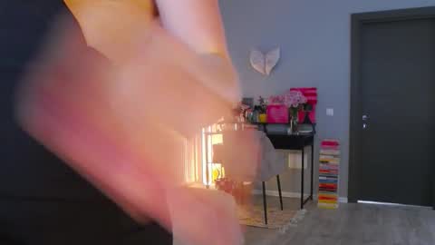 LaraKanes online show from 5, 11, 2025