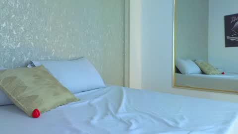 Lara  online show from 22, 1, 2025