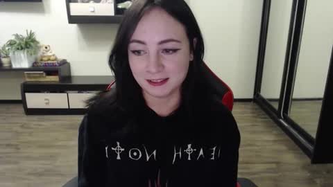 Snapshot of laralianna chatting on 4, 10, 2025 Laralianna online show from 4, 10, 2025