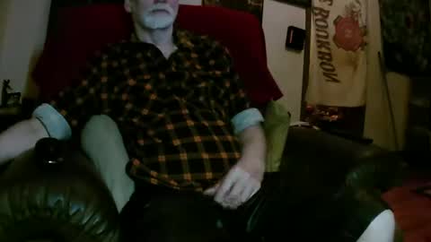 Snapshot of larbie chatting on 25, 10, 2025 Larbie online show from 25, 10, 2025