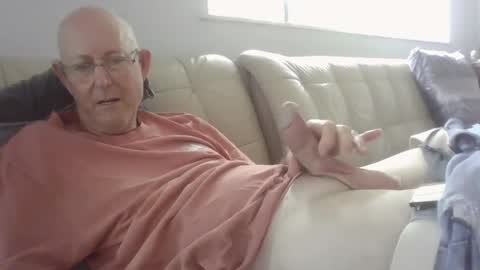 Snapshot of largerthan chatting on 15, 1, 2026 largerthan- say hi on entry online show from 15, 1, 2026