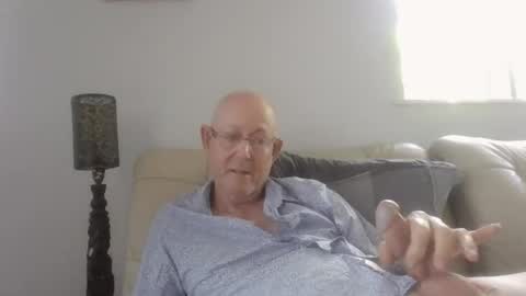 Snapshot of largerthan chatting on 17, 1, 2026 largerthan- say hi on entry online show from 17, 1, 2026