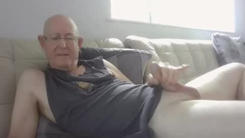 Snapshot of largerthan chatting on 19, 1, 2026 largerthan- say hi on entry online show from 19, 1, 2026