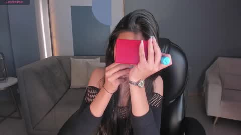 Larisa Smirnov online show from 22, 11, 2025