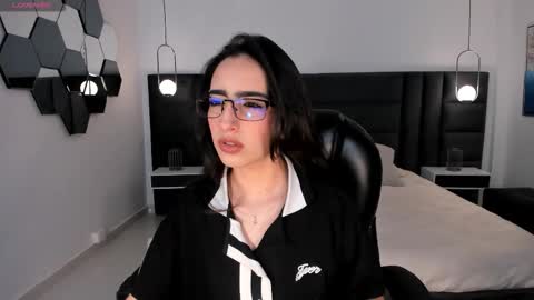 Larisa Smirnov online show from 1, 2, 2026