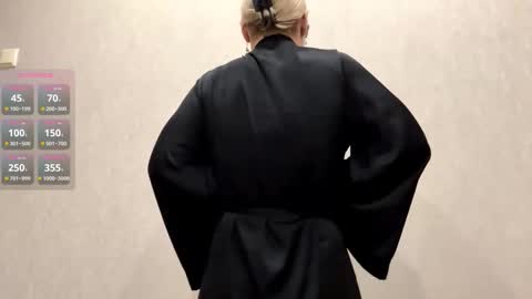 Snapshot of laruebaral chatting on 6, 3, 2026 Betty online show from 6, 3, 2026