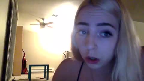 Snapshot of latenightkash chatting on 3, 3, 2026 Roxy blue online show from 3, 3, 2026