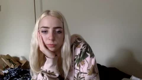 Snapshot of latenightkash chatting on 3, 3, 2026 Roxy blue online show from 3, 3, 2026