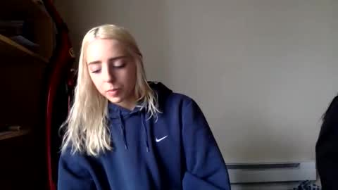 Snapshot of latenightkash chatting on 5, 3, 2026 Roxy blue online show from 5, 3, 2026