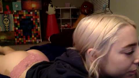 Snapshot of latenightkash chatting on 8, 3, 2026 Roxy blue online show from 8, 3, 2026