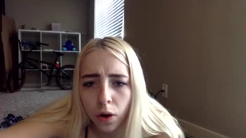 Snapshot of latenightkash chatting on 13, 3, 2026 Roxy blue online show from 13, 3, 2026