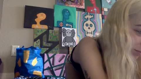 Snapshot of latenightkash chatting on 18, 3, 2026 Roxy blue online show from 18, 3, 2026