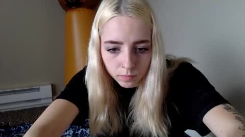 Snapshot of latenightkash chatting on 21, 3, 2026 Roxy blue online show from 21, 3, 2026