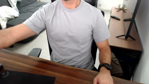 Snapshot of latexdave84 chatting on 5, 8, 2026 latexdave84 online show from 5, 8, 2026