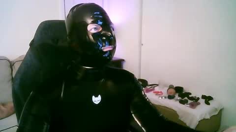 latexminheadroom online show from 9, 5, 2026