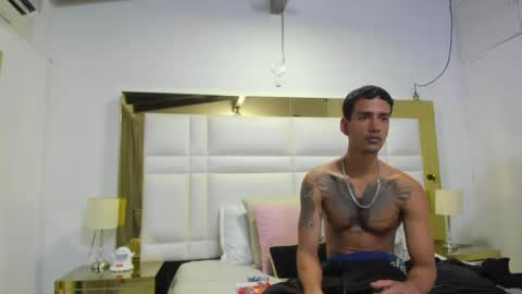 Snapshot of latin_couple20y chatting on 2, 5, 2026 Johana y Santiago online show from 2, 5, 2026