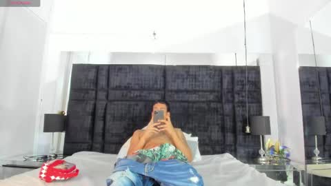 Snapshot of latin_couple20y chatting on 9, 5, 2026 Johana y Santiago online show from 9, 5, 2026