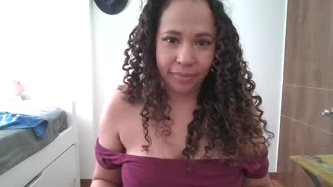 Snapshot of latina_hot84 chatting on 17, 6, 2026 Mercedes online show from 17, 6, 2026