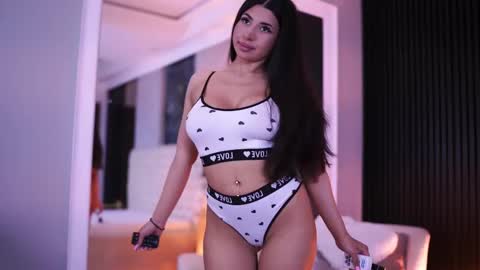 Latina online show from 6, 5, 2026