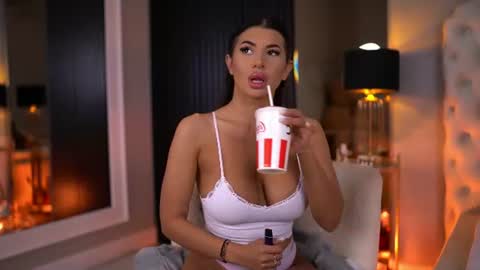 Latina online show from 28, 6, 2026