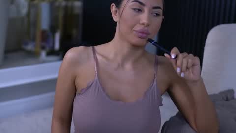 Latina online show from 5, 8, 2026