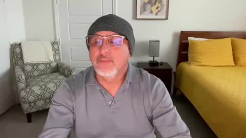 Snapshot of latinnous chatting on 30, 10, 2025 QS - INDEPENDENT MODEL online show from 30, 10, 2025
