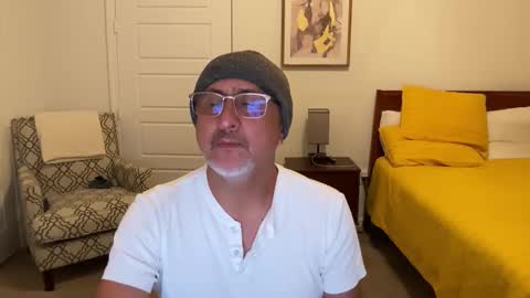 Snapshot of latinnous chatting on 7, 11, 2025 QS - INDEPENDENT MODEL online show from 7, 11, 2025