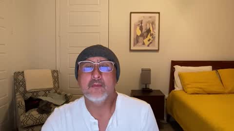 Snapshot of latinnous chatting on 9, 11, 2025 QS - INDEPENDENT MODEL online show from 9, 11, 2025
