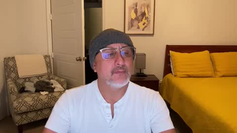 Snapshot of latinnous chatting on 16, 11, 2025 QS - INDEPENDENT MODEL online show from 16, 11, 2025