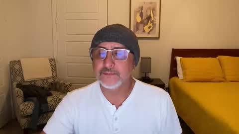 Snapshot of latinnous chatting on 19, 11, 2025 QS - INDEPENDENT MODEL online show from 19, 11, 2025