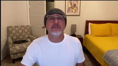 Snapshot of latinnous chatting on 15, 12, 2025 QS - INDEPENDENT MODEL online show from 15, 12, 2025