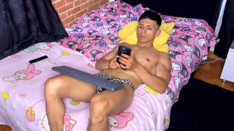 latinosadictosalsexo online show from 16, 4, 2026