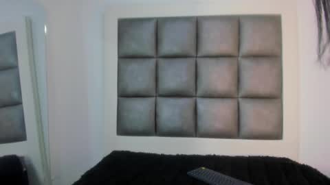 laura__js_ online show from 20, 9, 2025