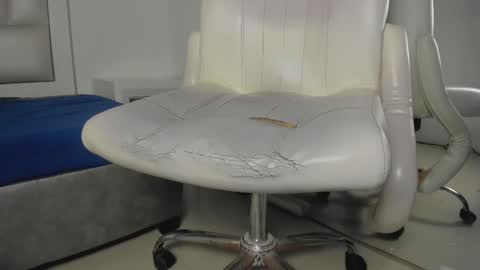 laura__js_ online show from 27, 9, 2025