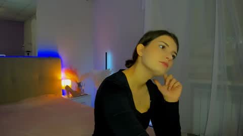 Laura online show from 4, 12, 2025