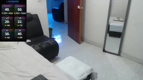 laura_foxx2379 online show from 4, 2, 2025