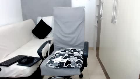 Laura online show from 2, 3, 2025