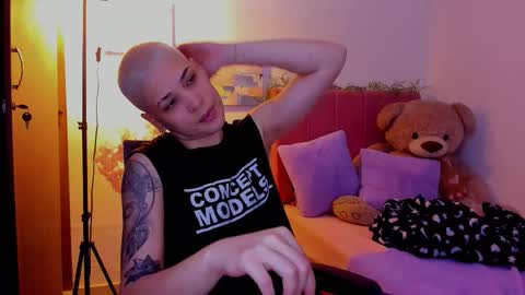 Snapshot of laura_r23 chatting on 24, 3, 2026 Laura Rose online show from 24, 3, 2026