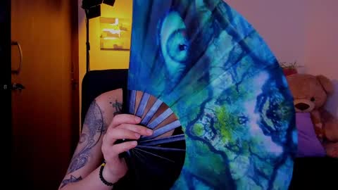 Snapshot of laura_r23 chatting on 5, 4, 2026 Laura Rose online show from 5, 4, 2026