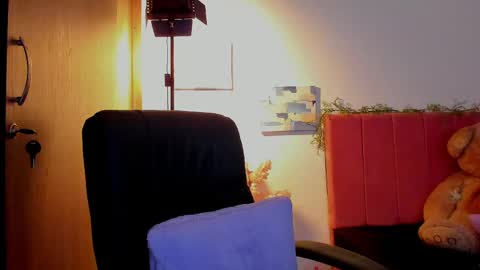 Snapshot of laura_r23 chatting on 15, 4, 2026 Laura Rose online show from 15, 4, 2026