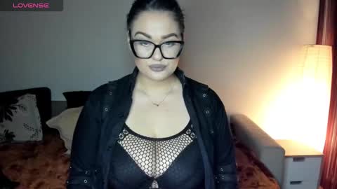 Laura online show from 17, 11, 2025