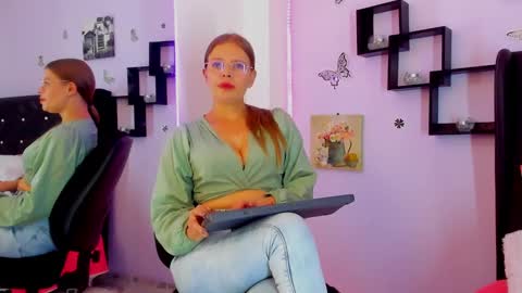 Snapshot of laurablue_ chatting on 14, 12, 2024 Laura Blue online show from 14, 12, 2024