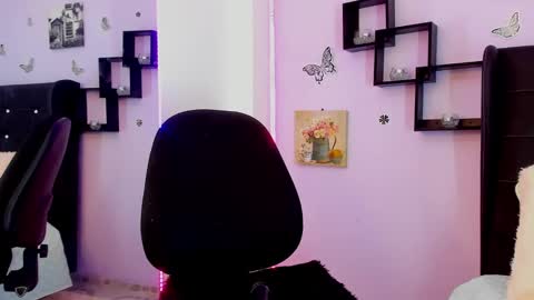 Snapshot of laurablue_ chatting on 18, 12, 2024 Laura Blue online show from 18, 12, 2024