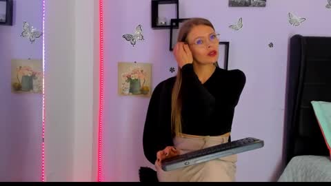 Snapshot of laurablue_ chatting on 22, 1, 2025 Laura Blue online show from 22, 1, 2025