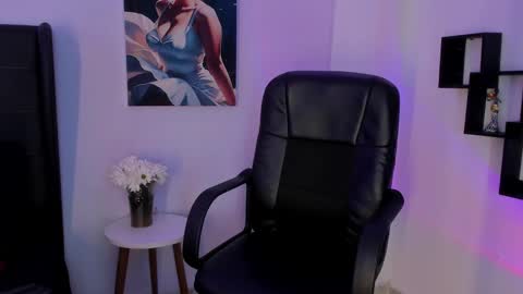 Snapshot of laurablue_ chatting on 25, 2, 2025 Laura Blue online show from 25, 2, 2025